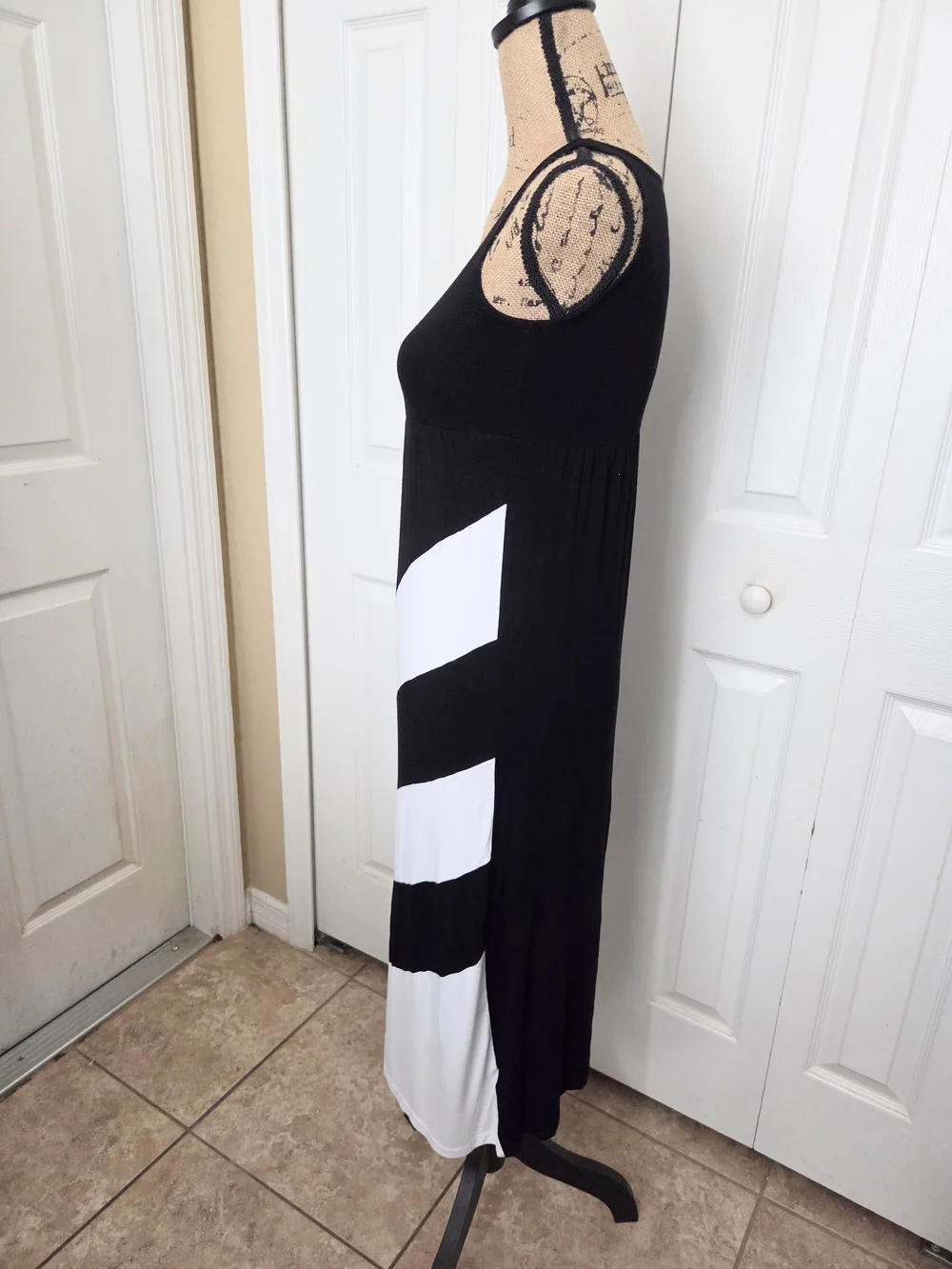 Girls Black & White Sleeveless Chevron Dress